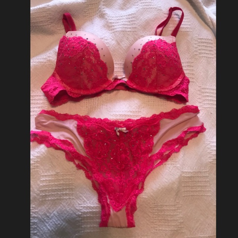 VICTORIA SECRET bra sz.32B & panty sz.S